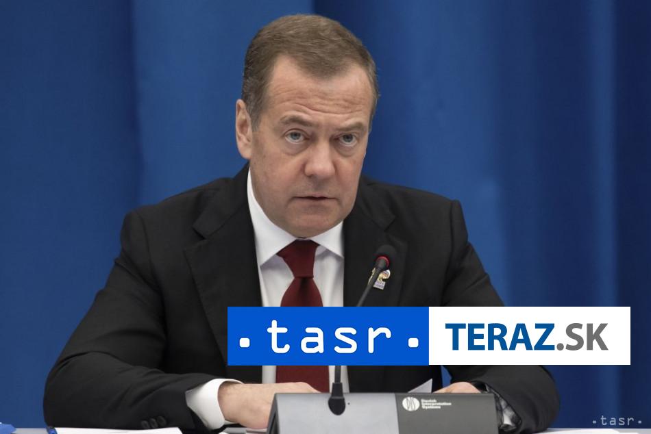 Medvedev Zapad vedie vojnu proti Rusku Moskva by mala odpovedat