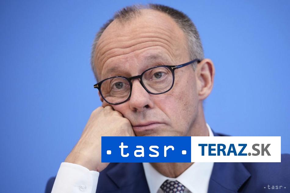 Na Merza podla medii rastie tlak aby pritvrdil proti Izraelu