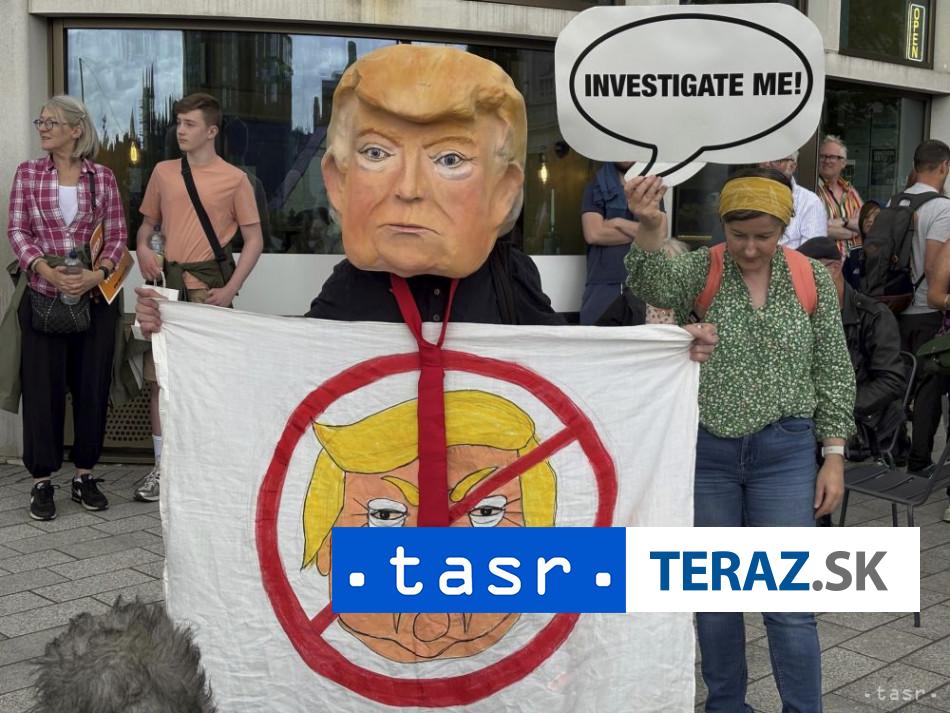 Obyvatelia Skotska protestovali proti navsteve Trumpa