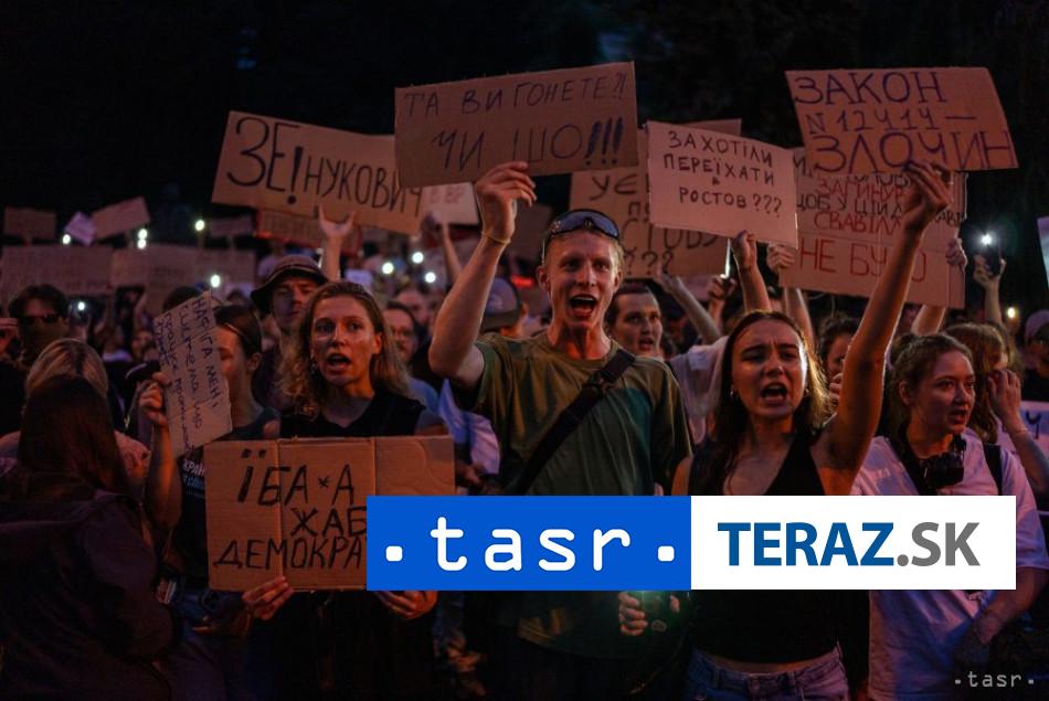 Tisice ludi protestovali na Ukrajine proti korupcii