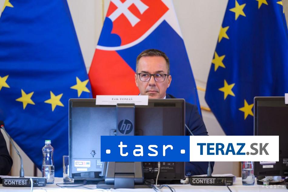 E Tomas Minimalna mzda bude 915 eur