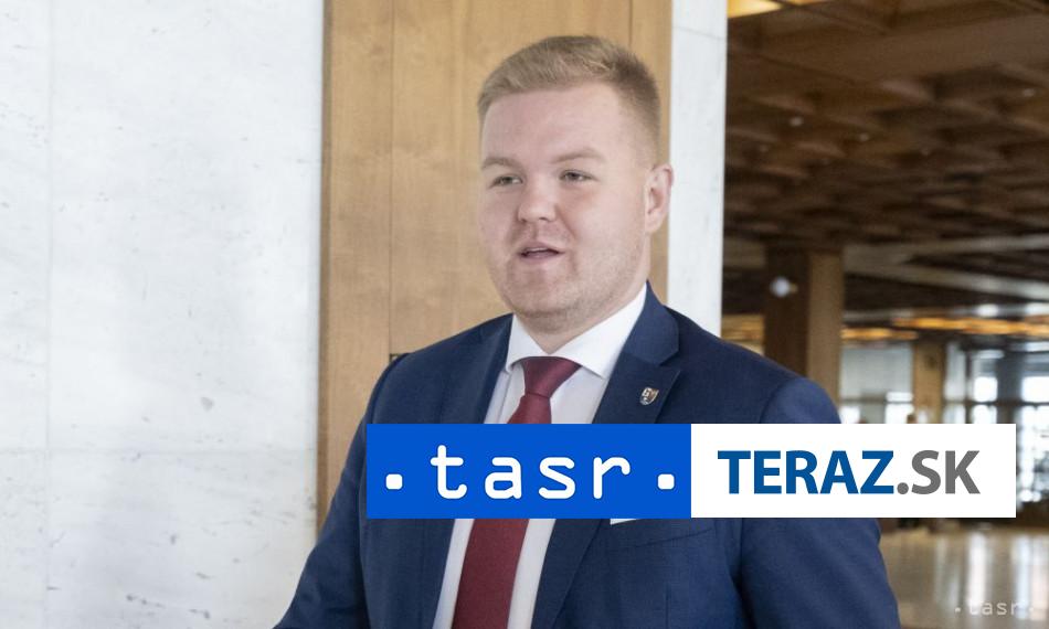 Hlas navrhuje vyuzitie predneho brzdoveho svetla na autach