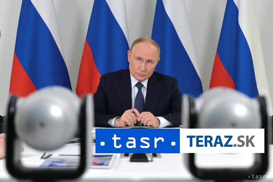 Trump privita Putina pri jeho lietadle na Aljaske