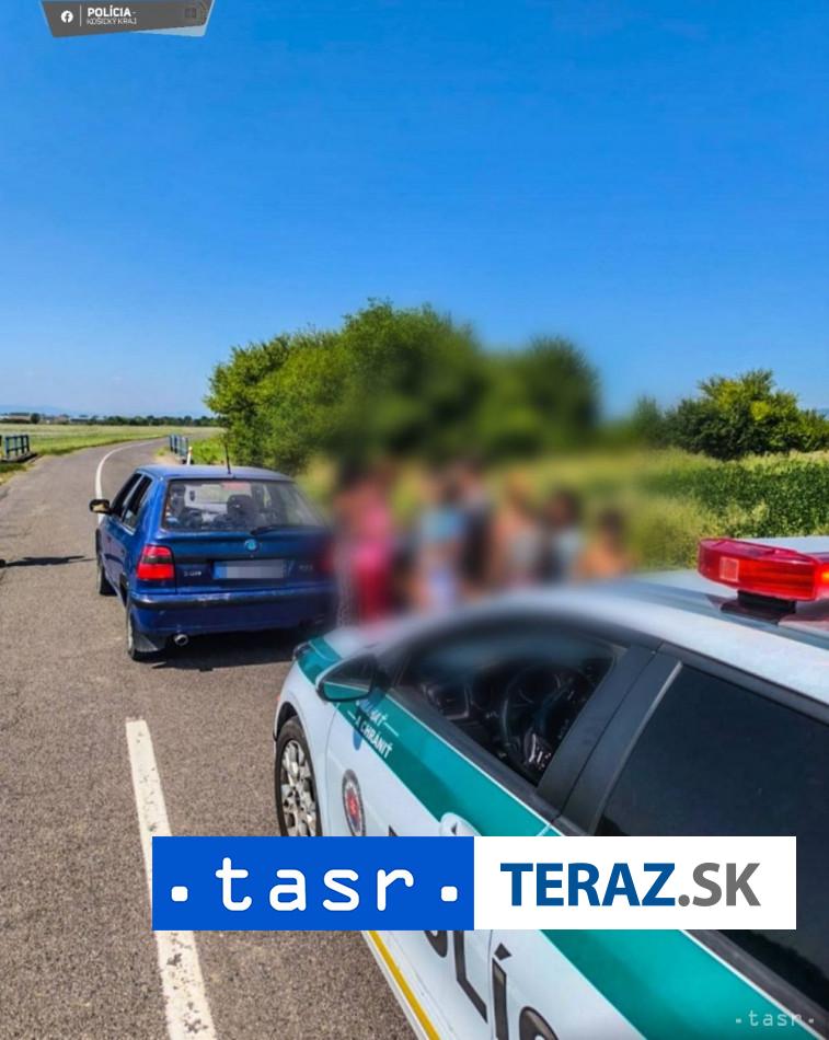 V SKODE FELICIA sa viezlo 18 LUDI vodic bez opravnenia