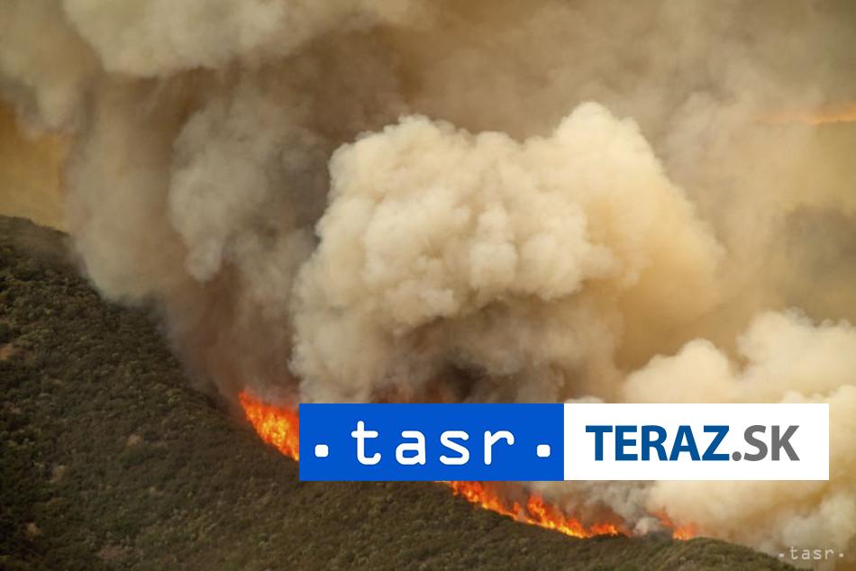 V blizkosti turistickeho mesta sa siri velky lesny poziar