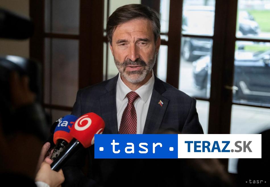 Blanar na Bledskom strategickom fore Sme svedkami dvojiteho pristupu