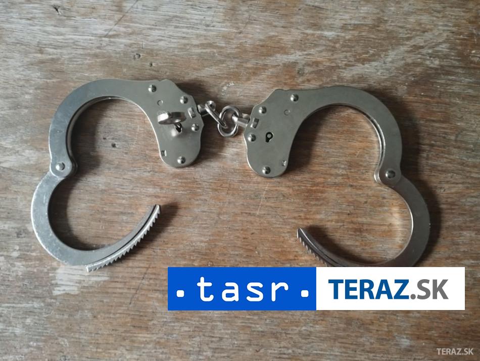 Kopol ju do hrudnika a zhodil na zem Policia riesi napadnutie