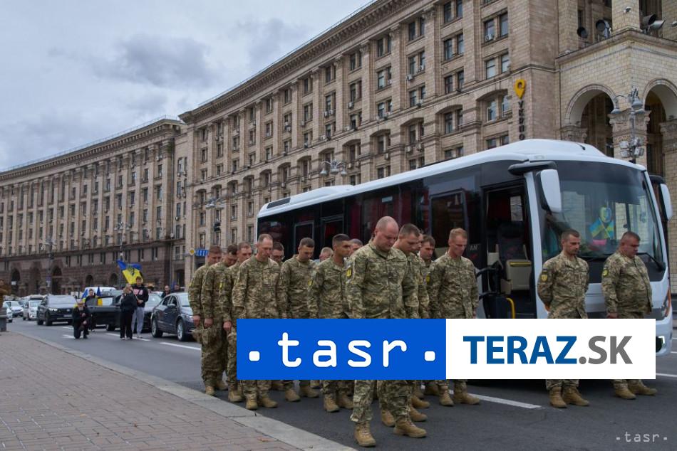 Moskva muci a zabija vojnovych zajatcov z Ukrajiny