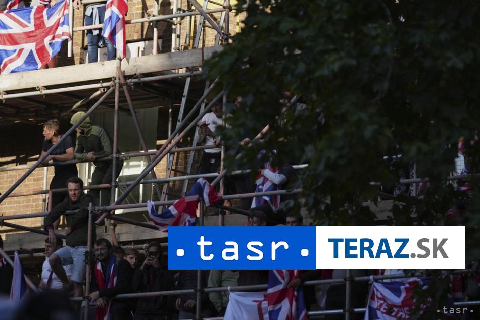 Na krajne pravicovy protest v Londyne prislo vyse 100 000 osob