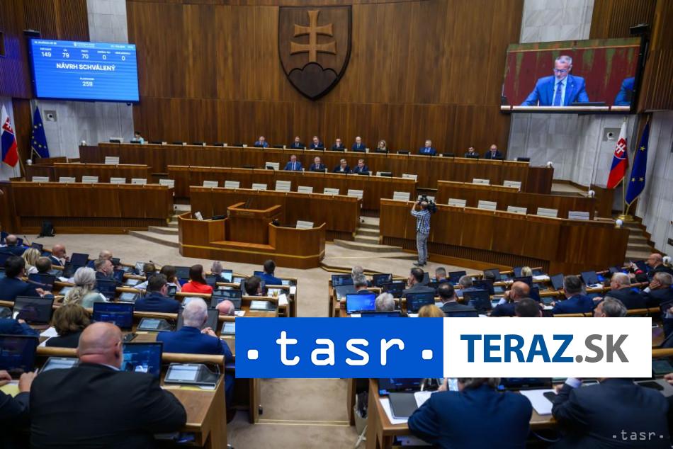 Poslanci budu o novele ustavy hlasovat v piatok