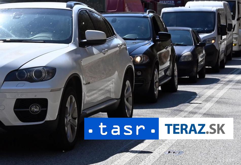 ZDRZTE SA Dve auta sa zrazili za tunelom Sitina