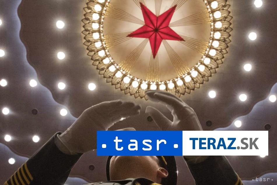 V Cine vylucili z komunistickej strany 9 clenov