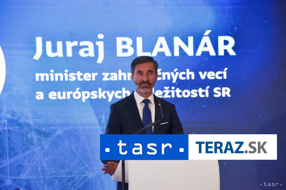Blanar Demokraciu uplatnujme bez vynimiek vzdy
