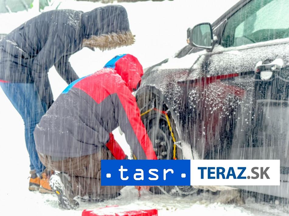 Cesty su zjazdne pozor na hmlu a Hron