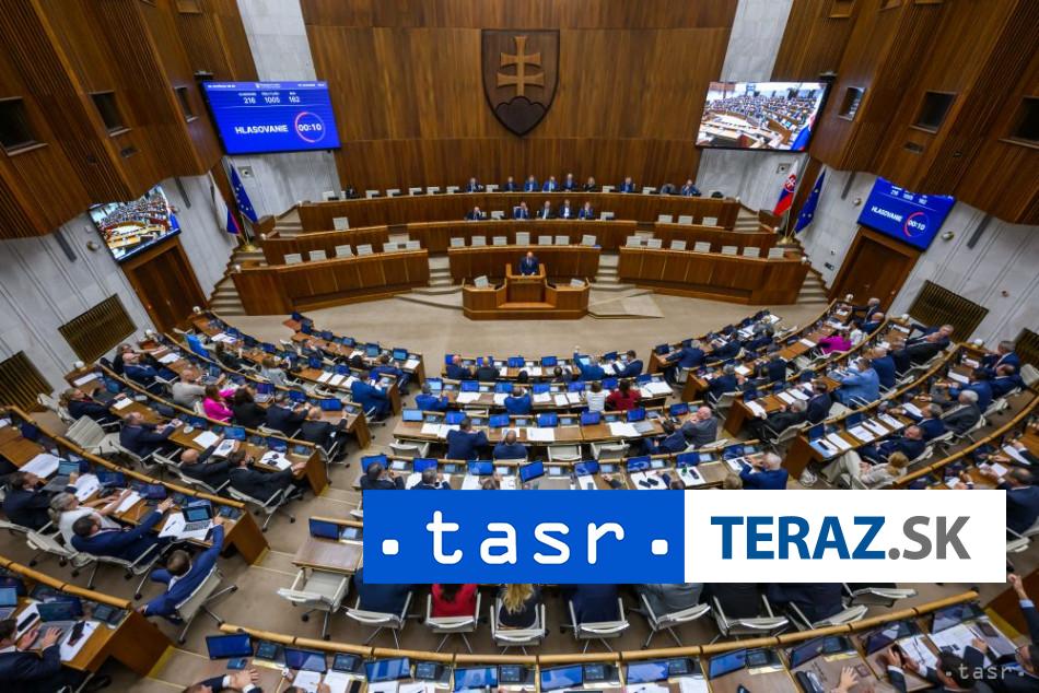 Poslanci zacali piatkove rokovanie o zmene UOO