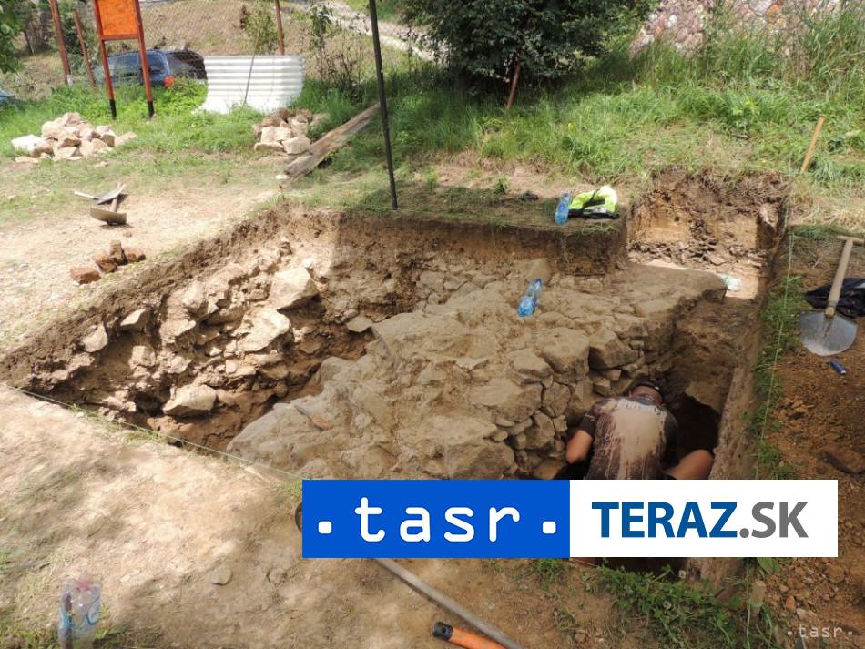 Zosuv pody v bani na tazbu zlata zabil viac ako 100 ludi