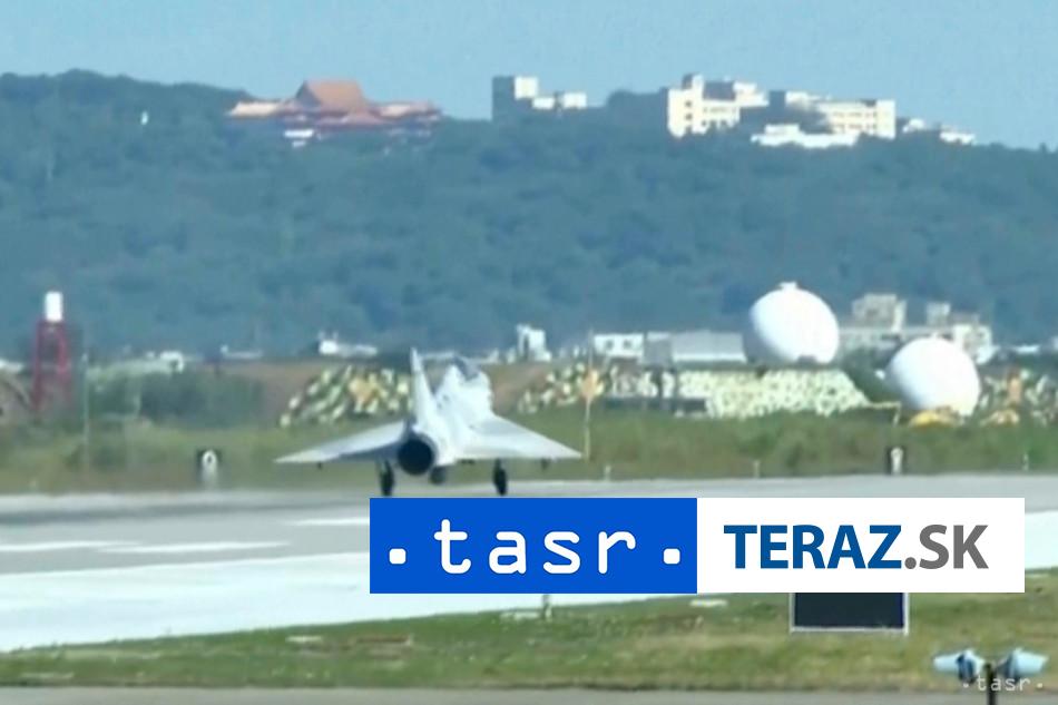 Cina pokracuje v manervoch pri Taiwane ostra palba
