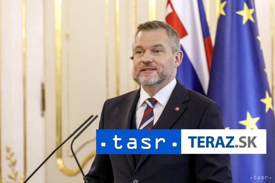 Prezi dent SR prijal poverovacie listiny od nerezidentnych ambasadorov
