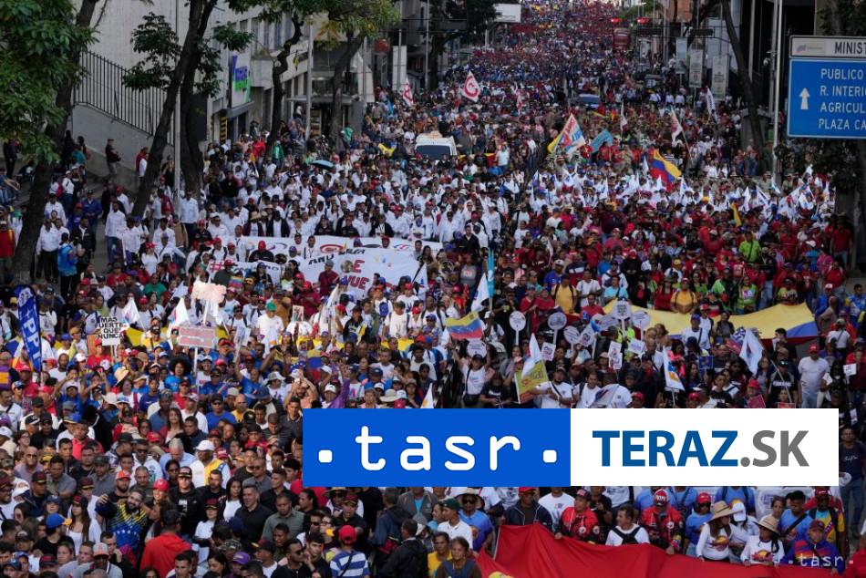 Tisice Venezuelcanov v uliaciach Caracasu ziadali o prepustenie Madura