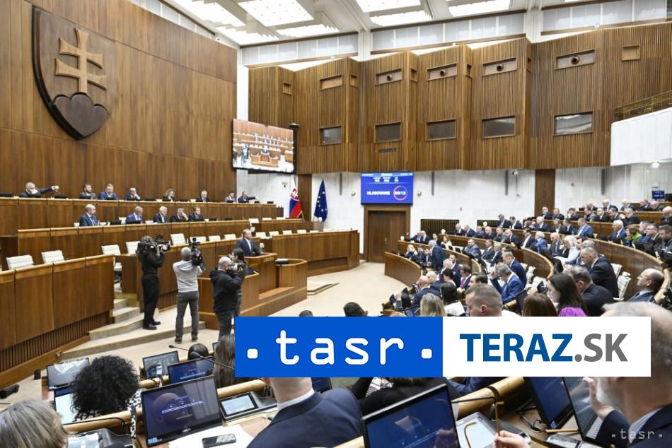 poslanci zacali rokovaci den o 1100 h ich caka hlasovanie
