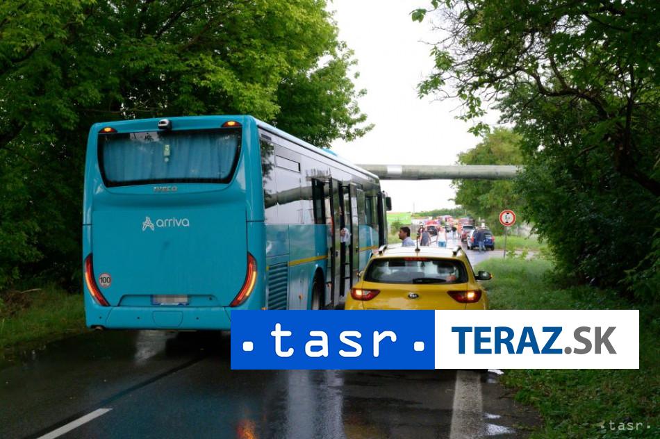 v pripade zrazky vlaku s autobusom pri novych zamkoch bolo vznesene obvinenie