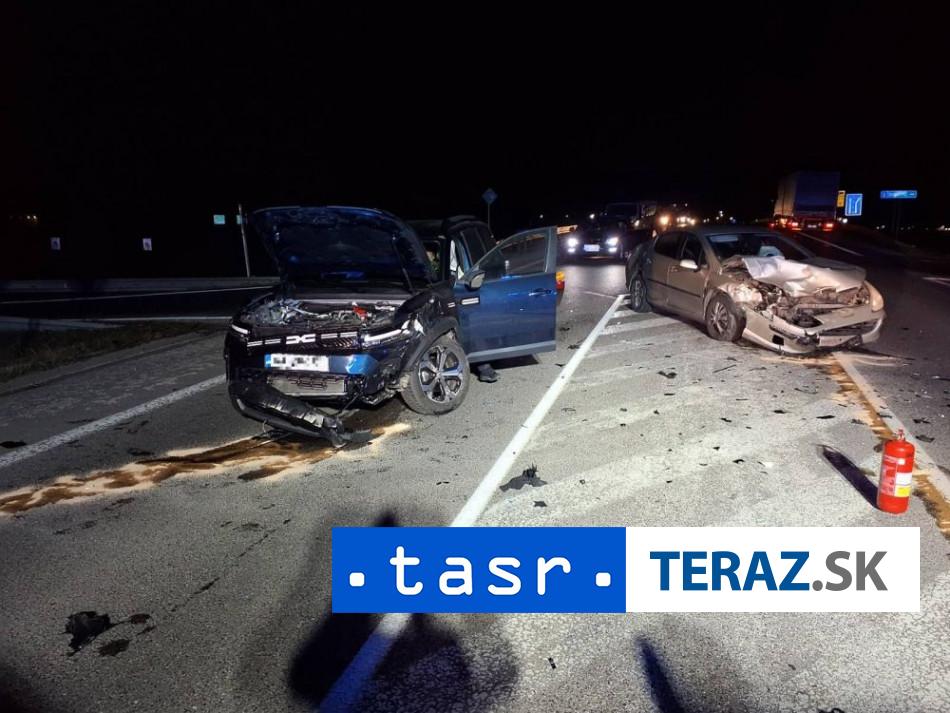 Nehoda pri Beckove Zranenych odviezli sanitky