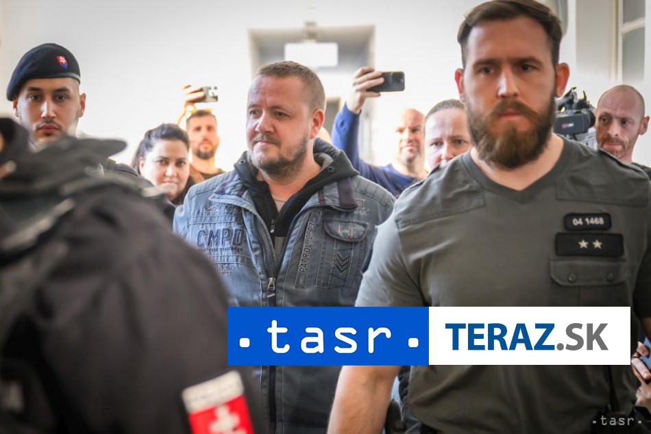 O vazbe policajtov zadrzanych v akcii Kajucnik rozhodnu o 2200 hod