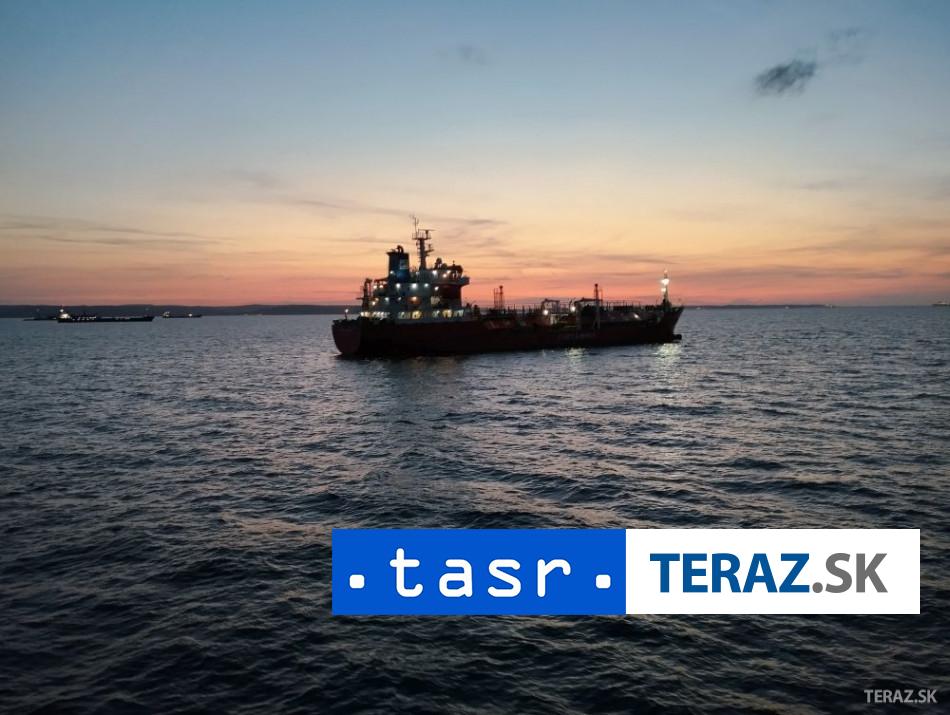 zdroj reuters lode dostavaju spravu ze prechod cez hormuz je zakazany