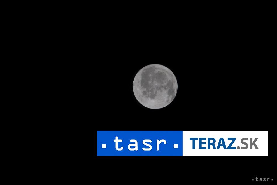 Astronauti misie Artemis 2 pozorovali Velky kanjon na Mesiaci