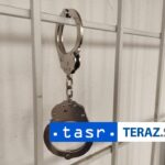 Dvom mladym Ruskam hrozi trestne stihanie za znesvatenie velkonocneho kolaca