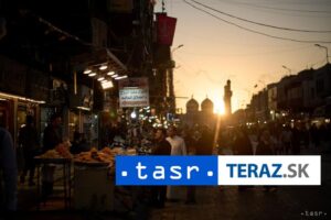 Iransky reziser sa vratil do vlasti napriek vjne a hrozbe vzenia