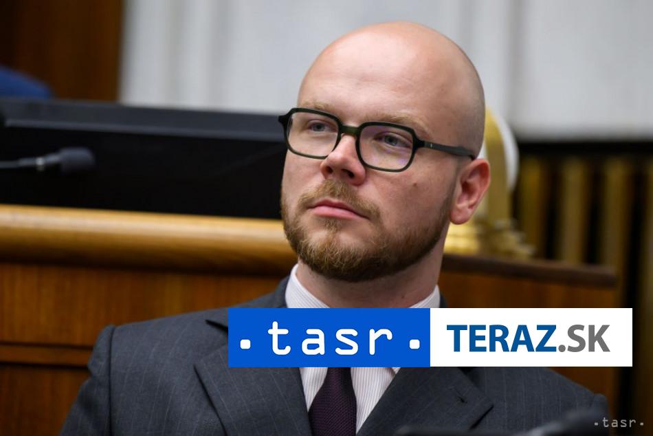 PS kritizuje Saka za postoj k oddlovaniu nemocnc