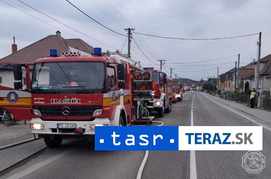 RODINNY DOM V PLAMENOCH Ohen sa rozsirila aj na dalsie objekty v Hradisti