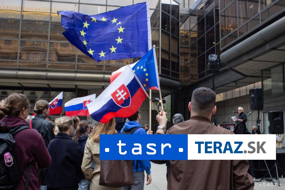 V Prahe sa protestovalo proti zruseniu korespondencnej volby na Slovensku