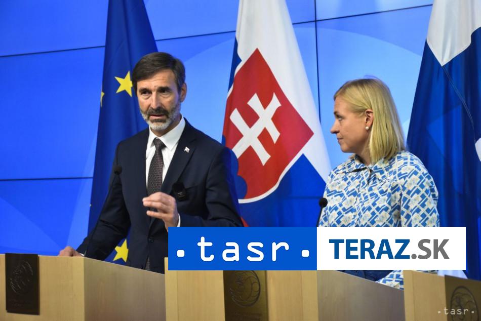 Blanar diskutoval s Valtonenovou o obrannom priemysle a vojne na Ukrajine