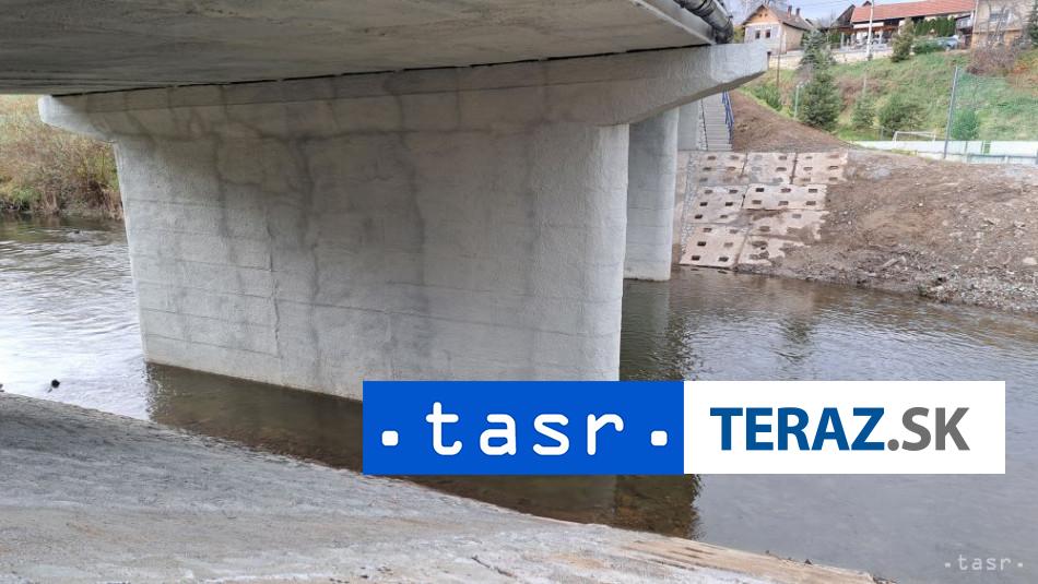 Pod mostom v Presove sa zrutili stavebne opory