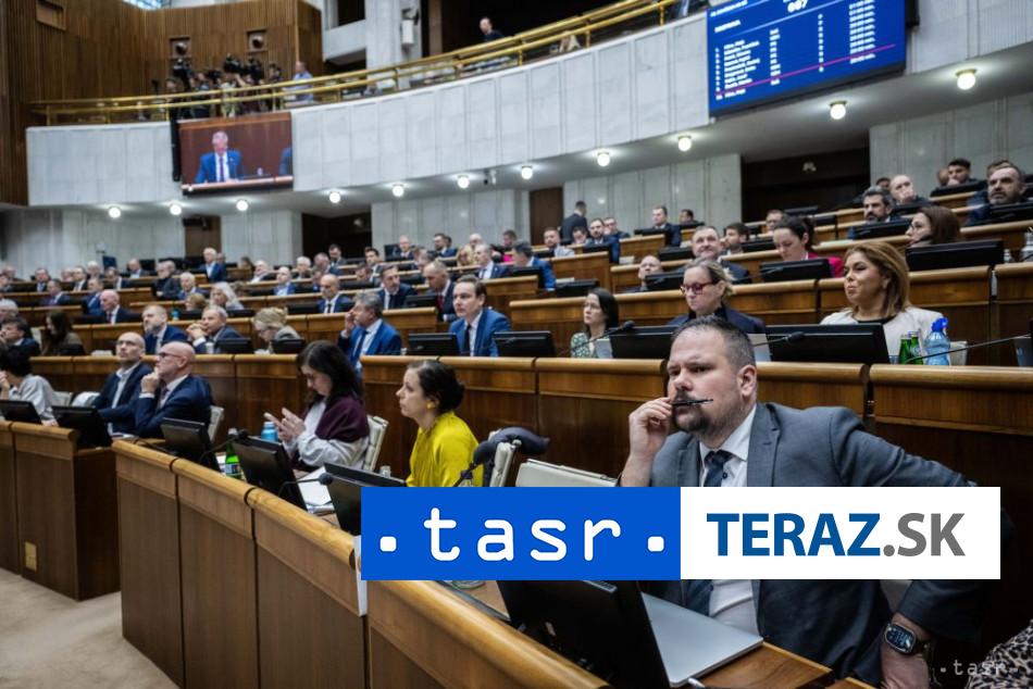 Poslanci pokracuju v diskusii o volbach zo zahranicia