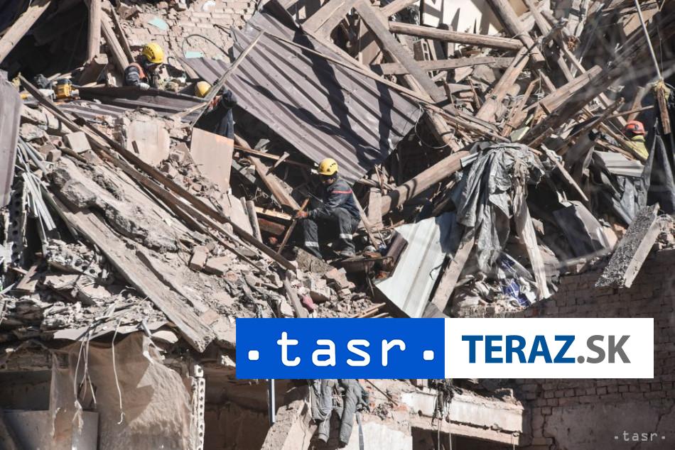 zrutenie obytneneho bloku hlasia devat mrtvych