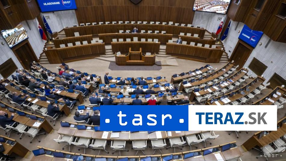 Parlament pokracuje v riadnej schodzi debata sa vedie o reforme liekov