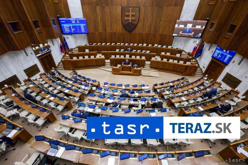 Poslanci ukoncili rokovanie diskusiou o liekovej reforme
