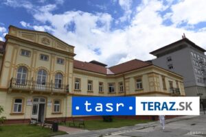 V Kupele nom parku v Trencianskych Tepliciach nainstaljuju nove osvetlenie