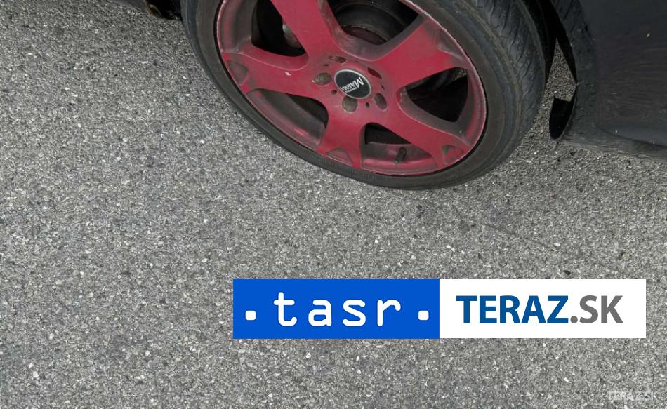 VIDEO: Brutálne napadnutie taxikára: Útočníci ho zbili a okradli 2 VIDEO Brutalne napadnutie taxikara Utocnici ho zbili a okradli