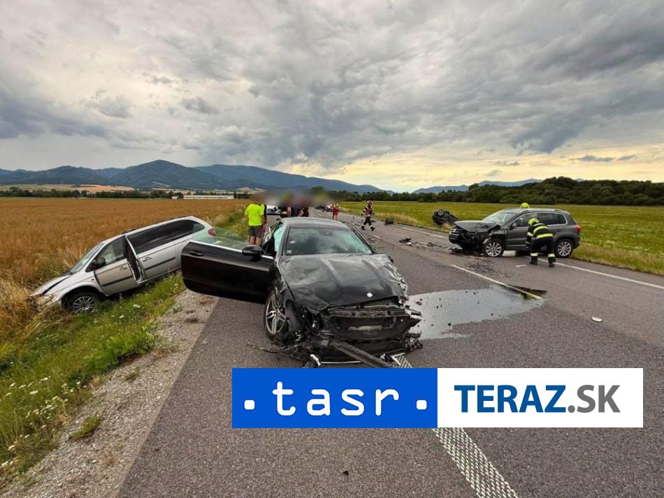 HROMADNA NEHODA PRI MARTINE Na mieste su pritomne vsetky zachranne zlozky