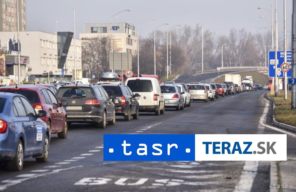 NEHODA V BRATISLAVE TUNEL SITINA BUDE UZAVRETY VODICI HLASIA ZDRZANIE