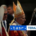Papez zacal svoj letny pobyt v Castel Gandolfo