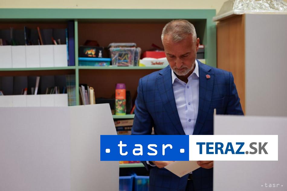 R Rasi Zucastnil som sa na referende pretoze si ctim tento institut