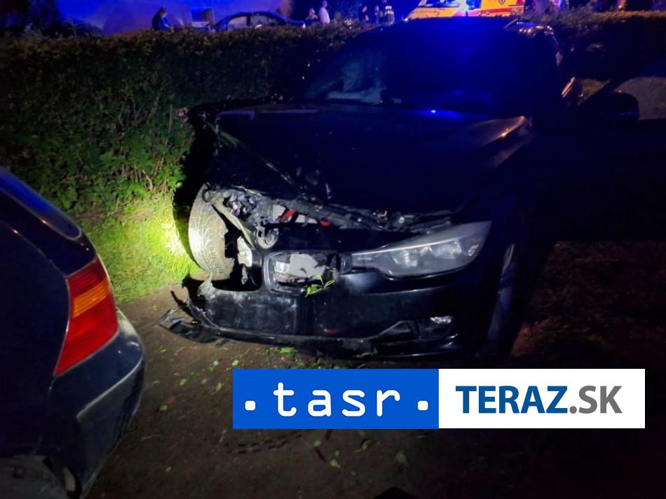 ZRAZKA TROCH AUT NA ORAVE HLASIA STYRI ZRANENE OSOBY