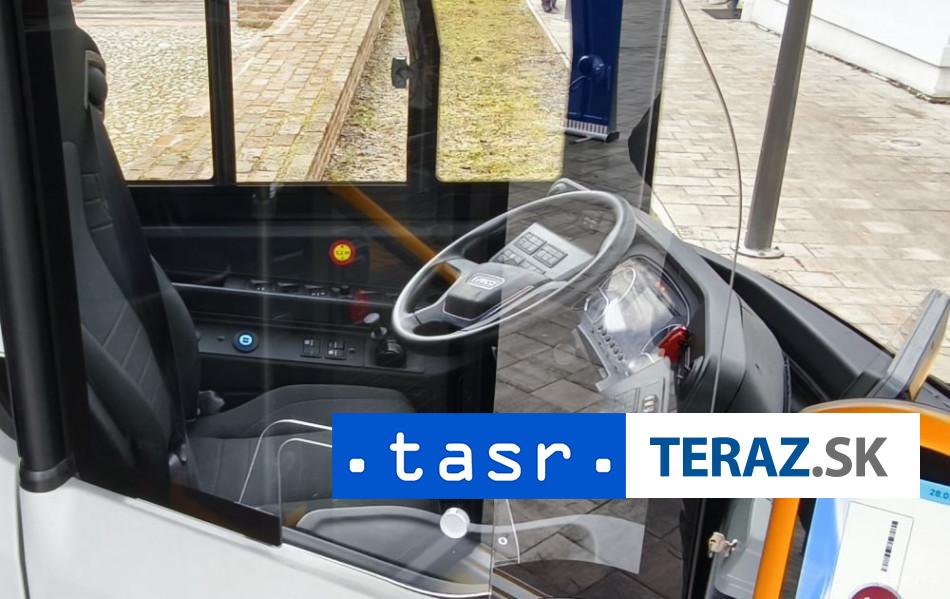 Zrazka dvoch autobusov na juhu Moravy si vyzadala priblizne 40 zranenych