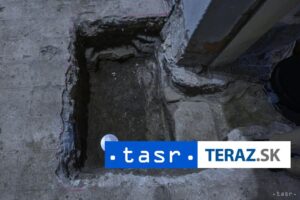 Do podlahy kostola v Smizanoch bola umiestnena casova schranka