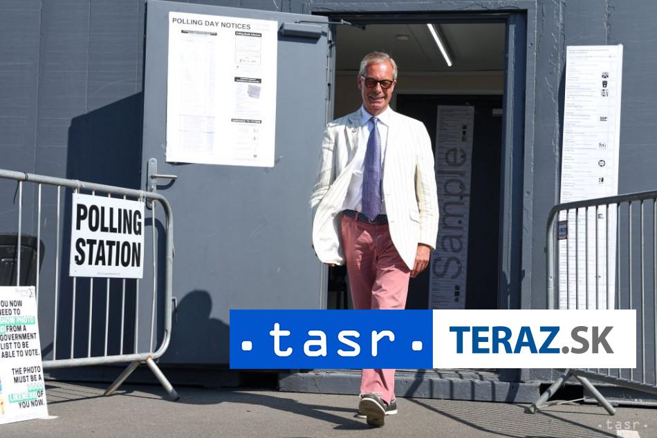 Farage sa vyhlásil za víťaza volieb v Clactone 2 Farage sa vyhlasili za vitaza volieb v Clactone
